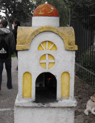 Greek roadside memorial "kandylakia".