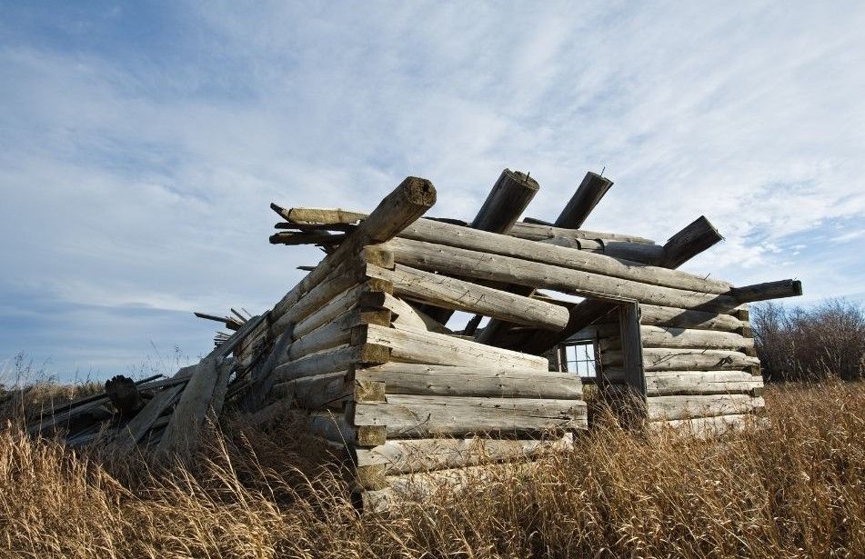 Old, collapsing log cabin.
