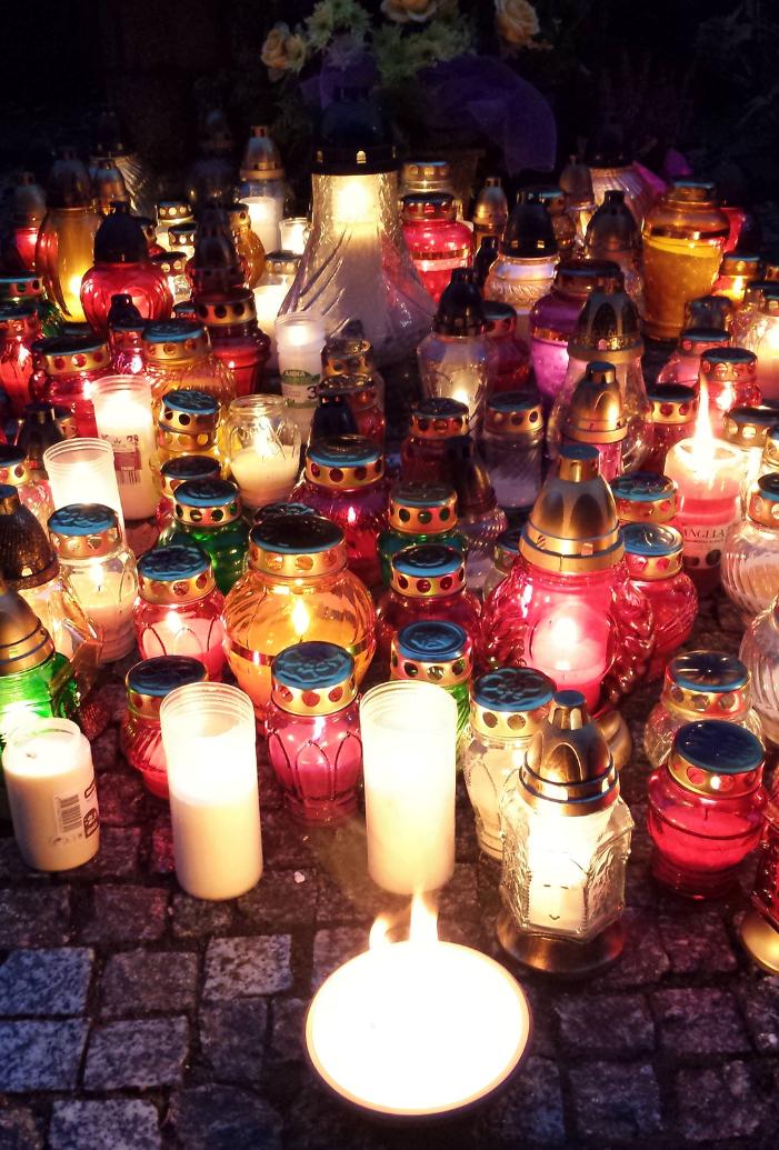 Halloween urns and lit candles.