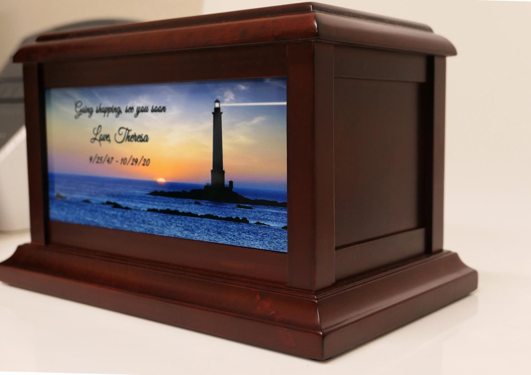 Keep the memory cremation urn detail
